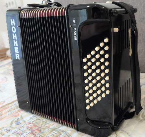 Hohner bravo accordion - 48,