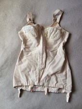 Triumph 42B Beige Front Zip