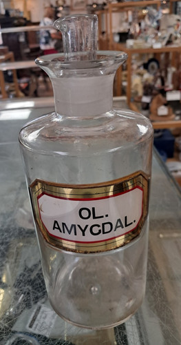 Antique clear glass lug - lug, (label