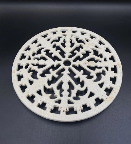 Cast iron three footed - cast,