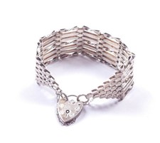 Vintage 1976 Wide Gate