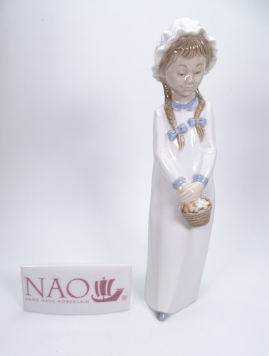 Nao lladro porcelain - by,