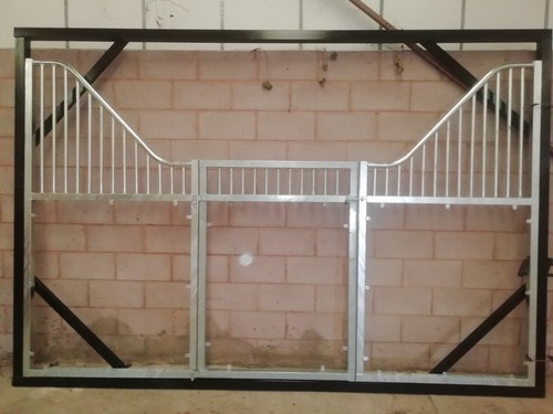 Stable partitions fronts - stable,