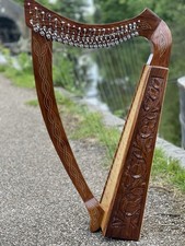 22 Stings Lever Harp Hand