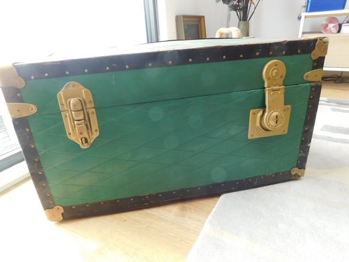 Vintage green metal trunk - vintage,