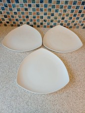 MAXWELL WILLIAMS WHITE BASICS TRIANGLE PLATES X 3