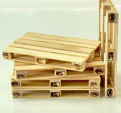 Scale real wooden - real, euro