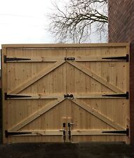 WOODEN DRIVEWAY GATES HEAVY DUTY GATES! 5FT HIGH STRAIGHT TOP FREE HINGES & LOCK