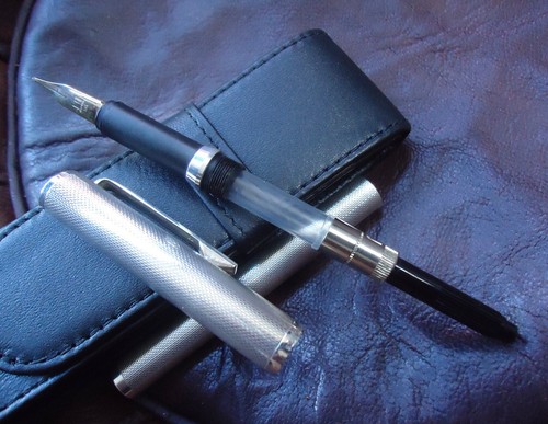 Dunhill fountain pen - fountain, solid