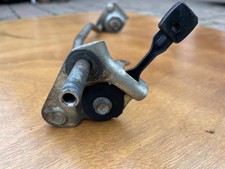 Honda HR216 front wheel axle/