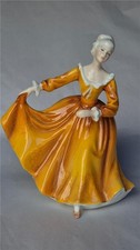 ROYAL DOULTON Figurine Lady  -