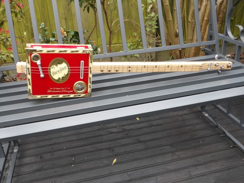 String homemade fretted - string,