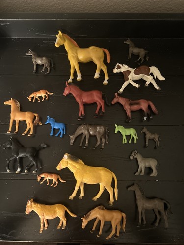 Lot plastic toy horses - lot,