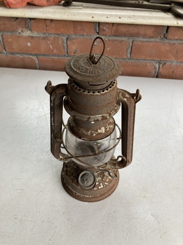 Vintage feuer hand - hand, baby