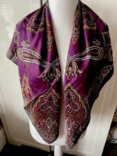 Stunning Oscar De La Renta Silk Scarf