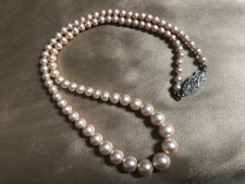 VINTAGE Rosita Graduated Cream