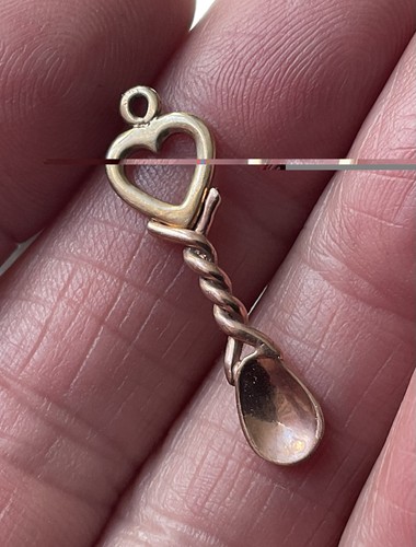 9ct hallmarked welsh rose and - hallmarked,