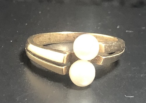 Lovely 9ct gold pearl ring - lovely,