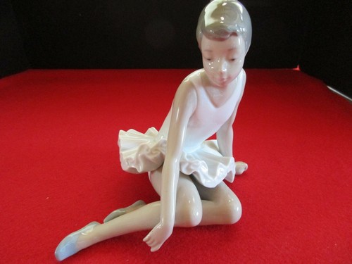 Lladro porcelain sitting - lladro,