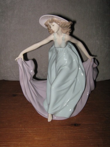 Lladro porcelain figurine - lladro,