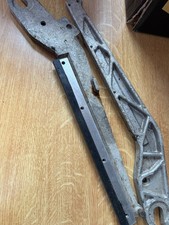 Auto clay pigeon trap bare