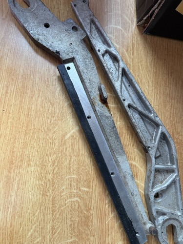 Auto clay pigeon trap - , bare
