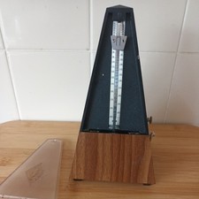 WITTNER. Pyramid Metronome