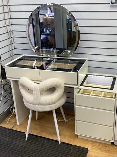 Modern luxe gloss - gloss, vanity