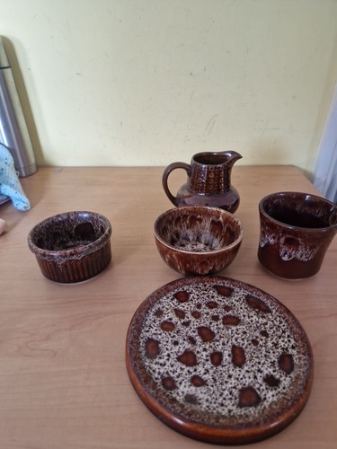 Various pottery items - pottery,