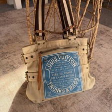 Louis VuittonCanvas Globe