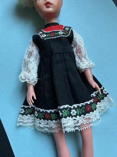 Vintage 1970s sindy doll - 💜,