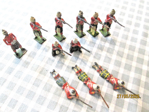 Britains lead soldiers - x,