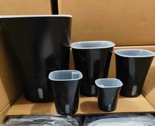 Glossy black self watering - black,