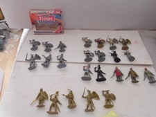 TIMPO 1.32 PLASTIC MEDIEVIL KNIGHTS BOX OF 6 + 13 PART PAINTED  + 6 COPIES? .