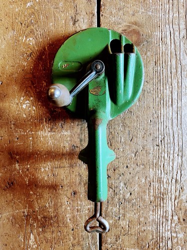 Vintage cast iron bean - cast,