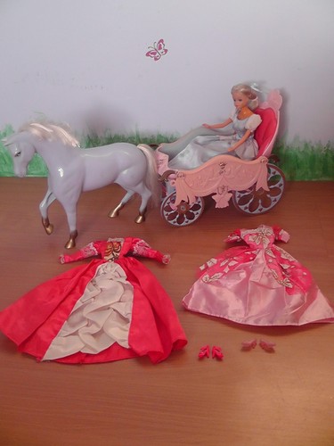 Barbie horse with - with, carriage