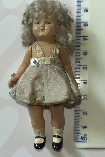 Antique doll house - doll’s,