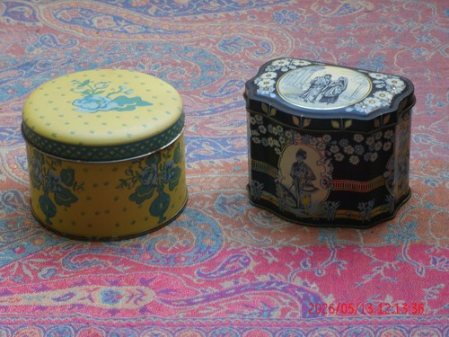 Pair small pretty - of,