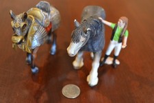 LOT SCHLEICH HORSES + GROOM CLYDESDALE WAR HORSE FEMALE GROOM 3 PIECES GRAY