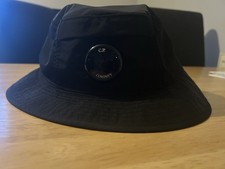 CP COMPANY CHROME-R LENS BADGE