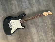 FERNANDES STRATOCASTER