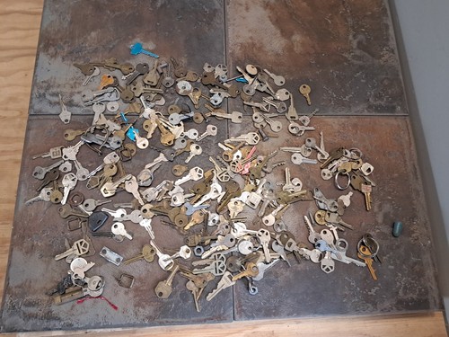Lot misc vintage keys in - lot, of