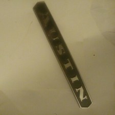 VINTAGE AUSTIN BADGE OFF (LD