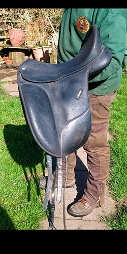 Black leather dressage saddle - black,