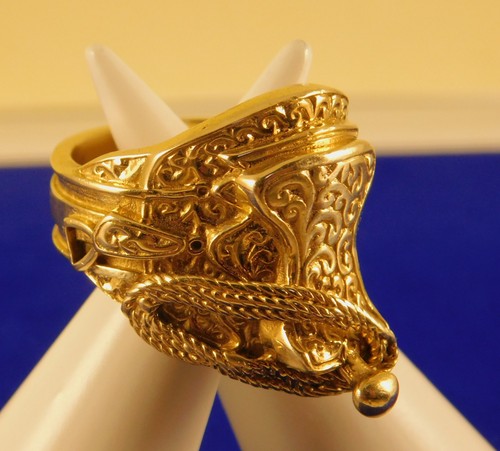 Mens solid 9ct gold horse - solid,