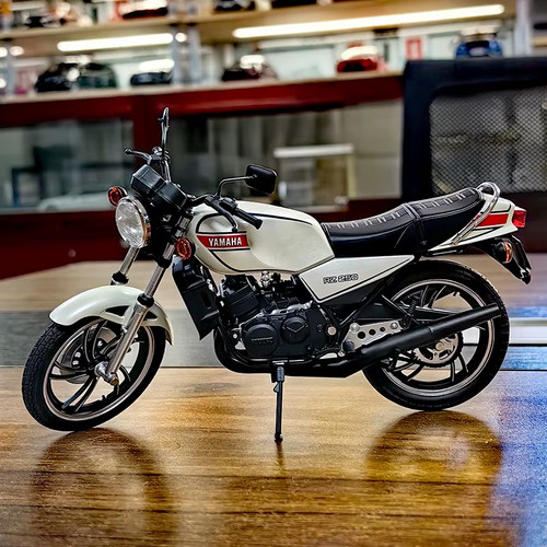 Yamaha rz250 rd250lc - 1:12,