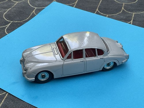 Dinky toys 195 jaguar 3 - dinky, no.195..jaguar