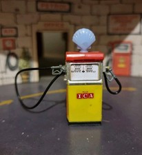 Britains Shell Petrol Pump 1970's vintage 1:32 garage toy with nozzles