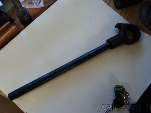 Ombline hydrant wrench - wrench,