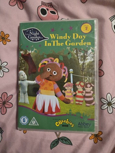 The night garden windy - night, day